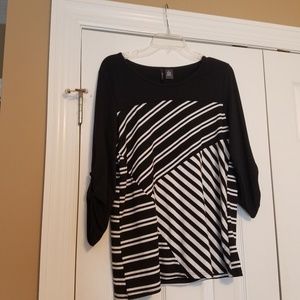 New Directions Top Petite L Long Sleeve Black White